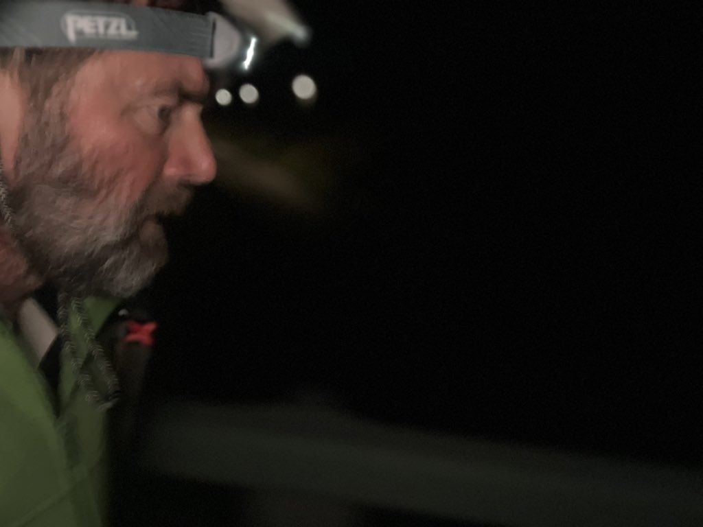 N’importe quelle armée au monde — sauf peut-être une ou deux dans toute l’Histoire — serait intervenue pour sauver Hind Rajab.
Une enfant, prise au piège dans une voiture criblée d’éclats, encore vivante quand la Croix-Rouge a appelé à l’aide.

Les secouristes ont prévenu,