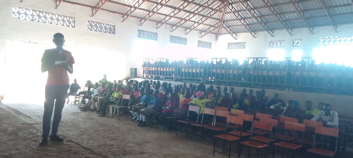 A student leader at Bright High School Kisita Masindi welcoming <a href="/Rdpuganda24/">Recreation for Development and Peace,RDP Uganda</a> they are eager to learn more on digital rights 
<a href="/cipesaug/">CIPESA</a> <a href="/EnabelinUganda/">Enabel in Uganda</a> <a href="/GovUganda/">Government of Uganda</a> 
#Digitalrightsinbusiness 
#BeeraSharp