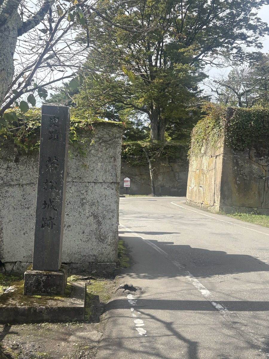 tumosabu's tweet photo. 鶴ヶ城！ https://t.co/ghoQ4MMlT5