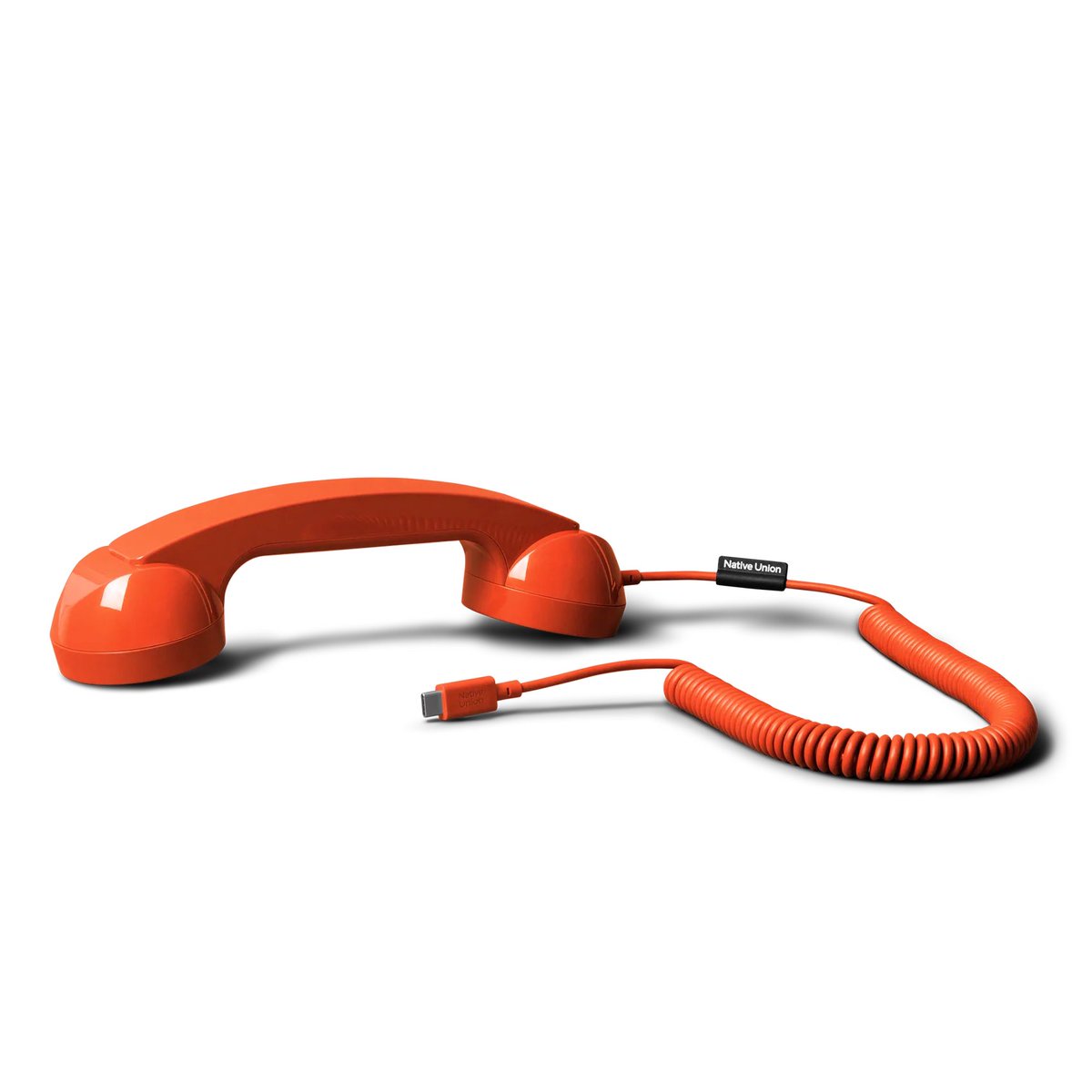sergelotz's tweet photo. Today livraison du #PopPhone de #nativeunion 🥰♥️. Un nouveau smartphone à pas cher 🤭😉 Hâte… https://t.co/9i6lfo1PY3
