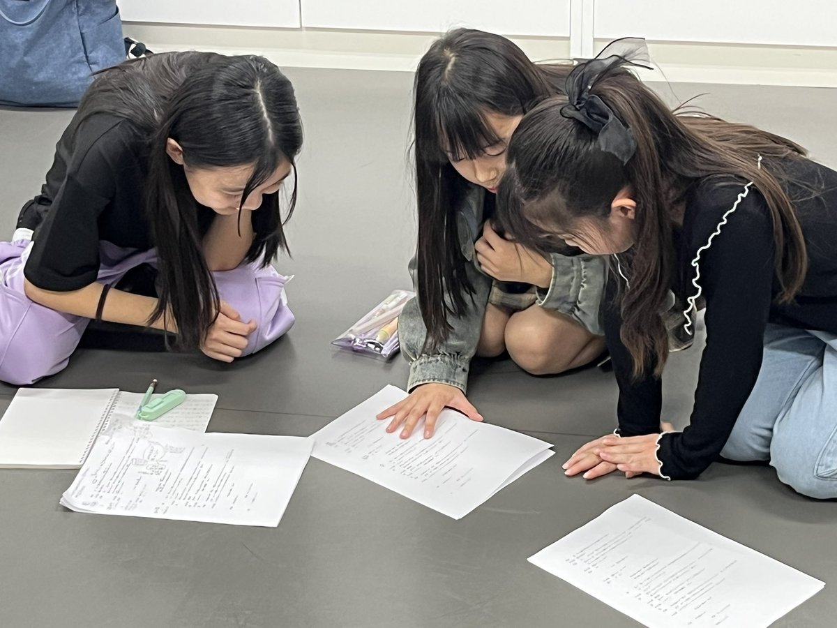 【 #今日のあんちゃん 】
10月クールのレッスンが始まり、あんちゃんが受けている演技のレッスンも先週からスタートしました‼️

レッスンのはじめに、セリフの中の気持ちを探って、台本への理解を深めました。

今日も真面目に楽しく学びました🎶

 #テアトルアカデミー
 #テアトルアカデミー仙台