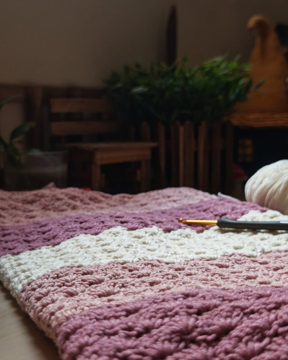 #صباح_الخير
يقينك اليوم سيكون واقعك غدًا، فقط سلّم الأمر لله وانتظر جميل وعده.