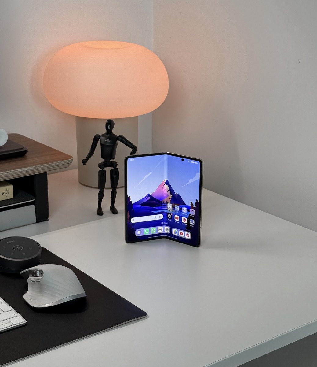 Bon gros weekend bien productif qui commence. Vidéo demain 10h et je vais peut-être drop le fond d’écran hein 👀. Ça fait quoi vous ?