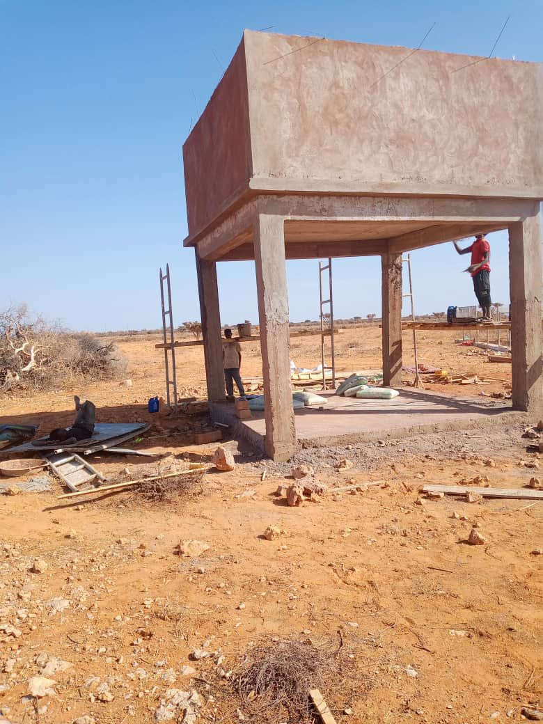 SDCSOM's tweet image. #JRPPhase2, our team is regularly monitoring water tank construction in #Bursaalax, #Goldogob &amp;amp; #Darasalaam in #Mudug region to ensure compliance and quality. Works are advancing as planned — stay tuned for a documentary highlighting the completed tanks and impact on community.