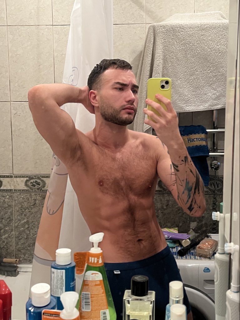 Собрались вчера с друзьями и вот я страдаю от похмелья у друга дома