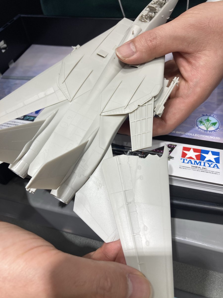 東京ビッグサイト、全日本ホビーショー行ってきました。ファインモールドF-104J、タミヤF-14D、どちらも圧巻でした。104の翼の薄さ。14の主翼の72なのに桁に差し込み式の仕様。お値段5〜6千円程度でしょうが今のご時世お安いのでは無いでしょうか。ファインの社長さん是非予約してくださいね。との事。