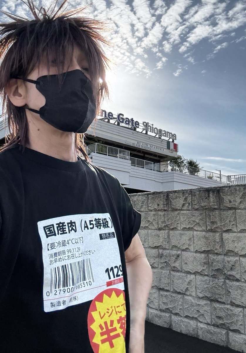 このTシャツは何故かツッコまれます

看護師さん、受付の方、店員さん。
似合いますね！w

言われます

似合う...???