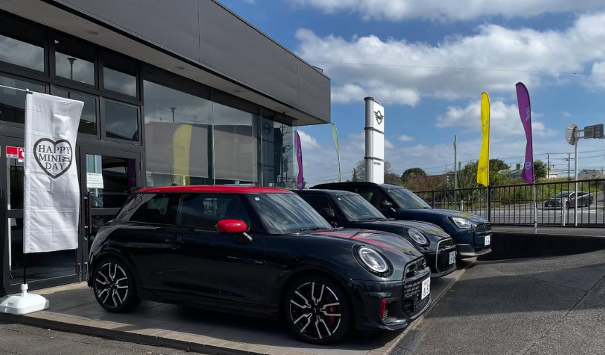 GlanzMini's tweet image. 【MINI成田】
🎉10/18 HAPPY MINI DAY開催中！
⛳パターゴルフでホールインワン→タイヤ25%OFF or アクセサリー20%OFF！
🍓絶品クリーム大福＆🍹オリジナルドリンクも！

#MINIjapan #MINI好き #イベント #miniのある暮らし