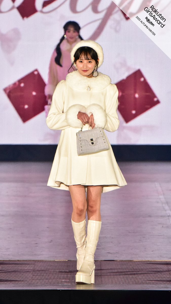 evelyn のステージでは、#乃木坂46 の #遠藤さくら さんらが登場
