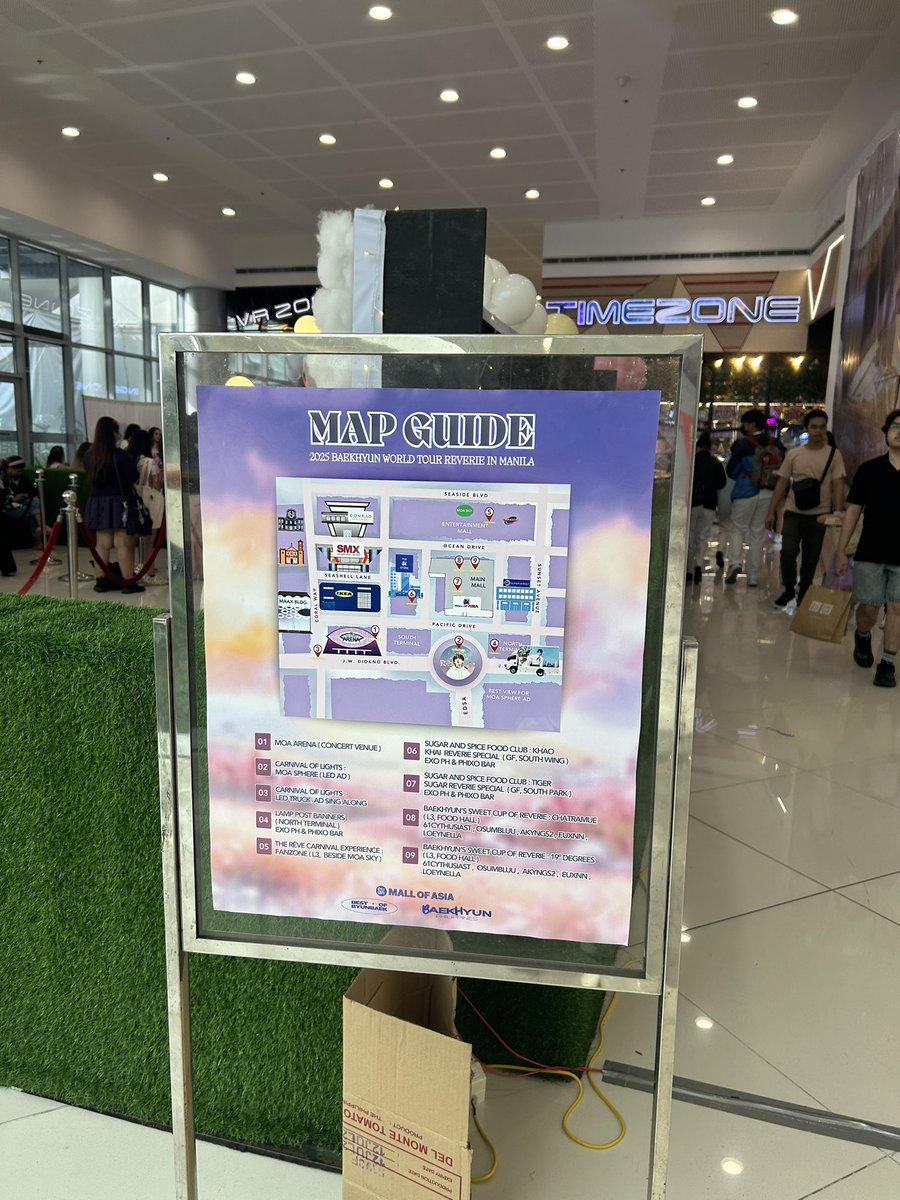 Minky0410's tweet photo. Maybe someone could tell me how to claim these event gifts? I came from China and saw a mall full of Baekhyun gifts. I asked and was told that only those on the donation list could claim them.😭

#baekhyun #BAEKHYUN #BAEKHYUN_WORLDTOUR_Reverie https://t.co/HPOy12v3F8