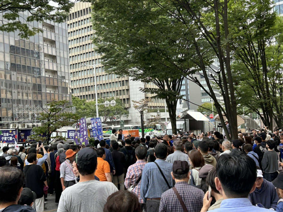 【🔥和田政宗さんを宮城県知事に🔥】
土葬墓地やメガソーラー、水道事業民営化は望まない‼️県民が安心して暮らせる宮城を取り戻したい‼️
驚くほど多くの方々がそんな熱意で演説を聴きに来てくださいました🇯🇵
今夜には神谷宗幣代表も再び宮城入り🎤✨今週末で一気に追い上げましょう🔥
#宮城県知事選挙