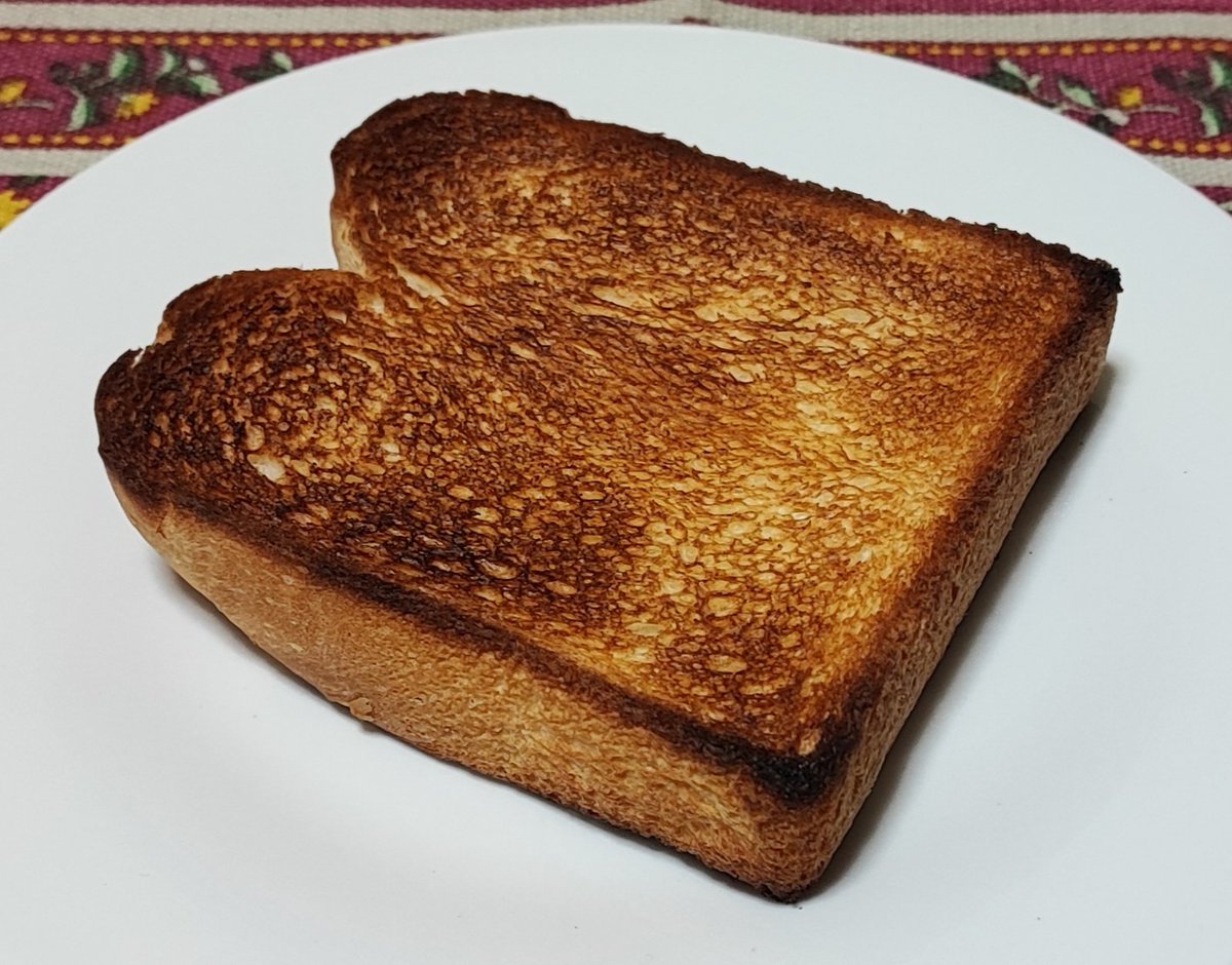 アラジンのオーブンで初めてトーストを焼いてみる

焦げ目調節の5段階中の真ん中でも結構こんがり🤔

次は2か1でもいいかなー

レビューの評価通り外はカリッ中はモチッの食感
何もつけなくても美味しい︎︎👍
