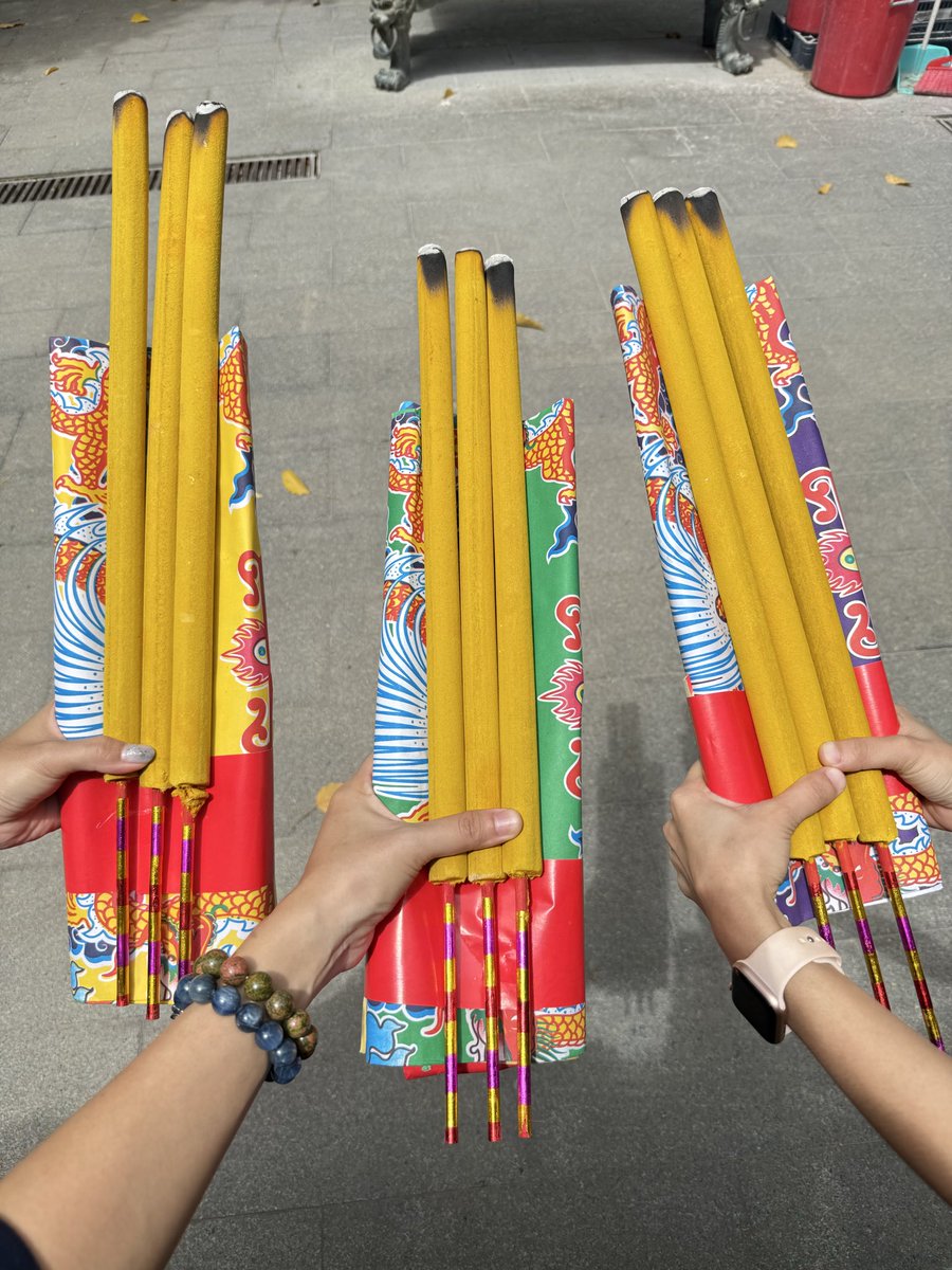 b2steen's tweet image. วัดแชกงหมิว 📍Hongkong 🇭🇰
แทบจะเป็นวัดคนไทย เพราะจนท พูดแต่ภาษาไทย 🤣
ฮ่องกงไปง่ายยกว่าที่คิดไว้เยอะเลยย 
ไปเองอาจจะแพงค่าอาหารค่าเดินทาง ส่วนตัวไปกับทัวร์ ไกด์ดูแลดีมาก 💜❤️ ((แต่อาจจะลงร้านรัฐบาล ก็ไม่ต้องซื้ออะไรจ้า ชั้นก็ไม่ได้ซื้ออะไรกลับมา🤣😂))