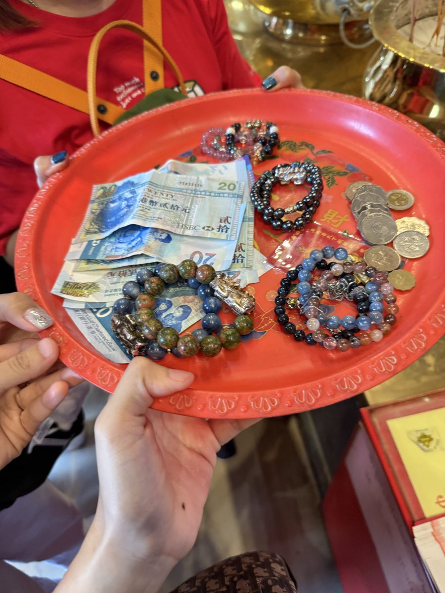 b2steen's tweet image. วัดแชกงหมิว 📍Hongkong 🇭🇰
แทบจะเป็นวัดคนไทย เพราะจนท พูดแต่ภาษาไทย 🤣
ฮ่องกงไปง่ายยกว่าที่คิดไว้เยอะเลยย 
ไปเองอาจจะแพงค่าอาหารค่าเดินทาง ส่วนตัวไปกับทัวร์ ไกด์ดูแลดีมาก 💜❤️ ((แต่อาจจะลงร้านรัฐบาล ก็ไม่ต้องซื้ออะไรจ้า ชั้นก็ไม่ได้ซื้ออะไรกลับมา🤣😂))