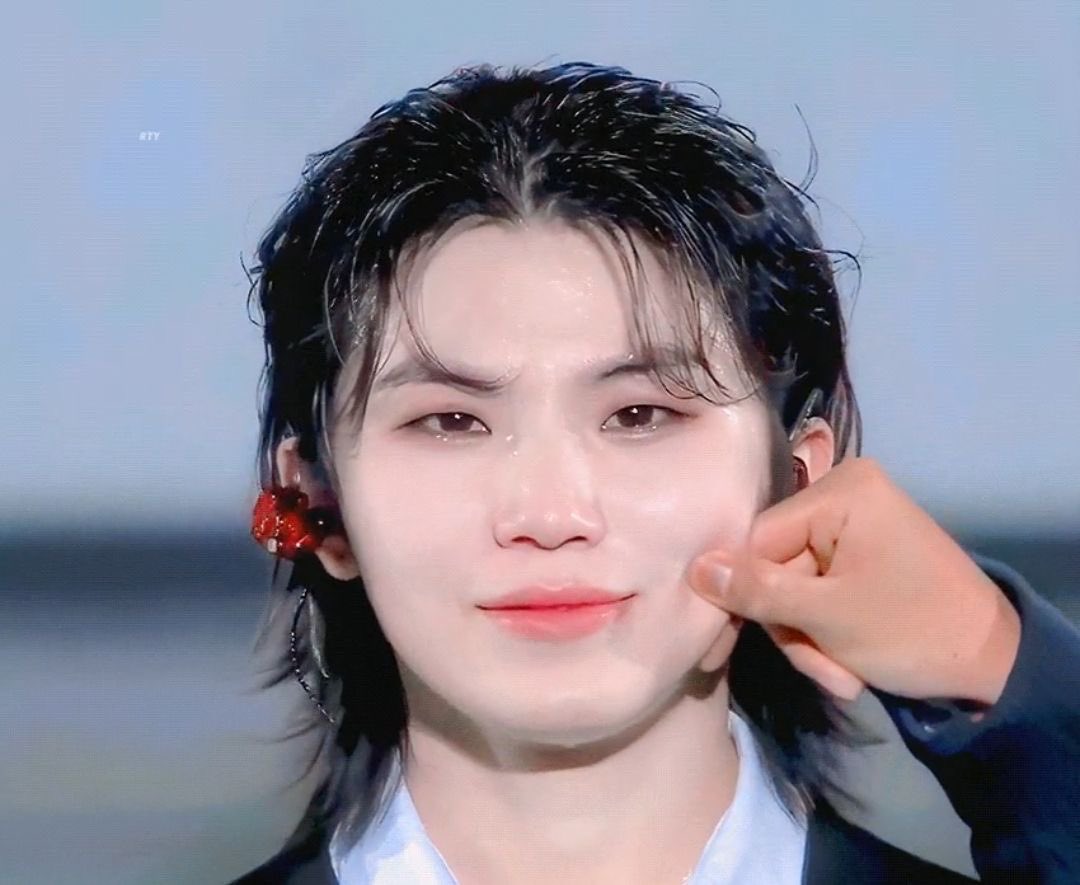 아무리 봐도 이우지 진짜 너무 동그랗다
어떻게 사람이 이렇게 동그랗지
어떻게 사람이 동그라미?
⚪️⚪️⚪️⚪️⚪️⚪️⚪️