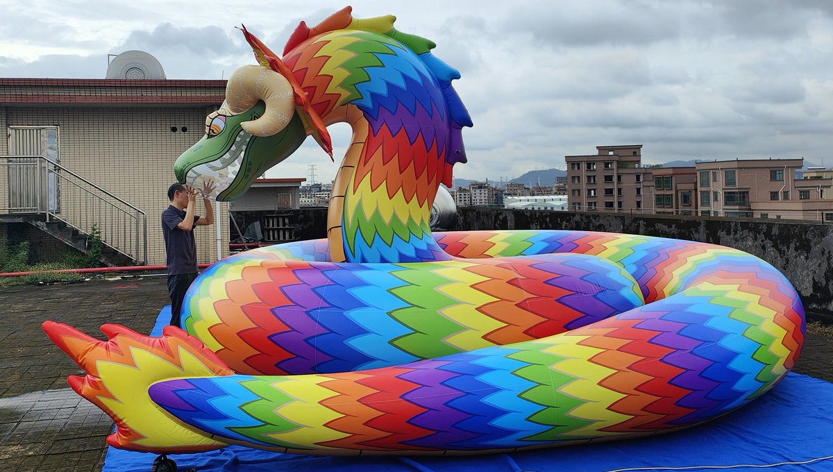 Giant inflatable snake 🐍🐍
#inflatables
#cartoon
#annimal
#advertising