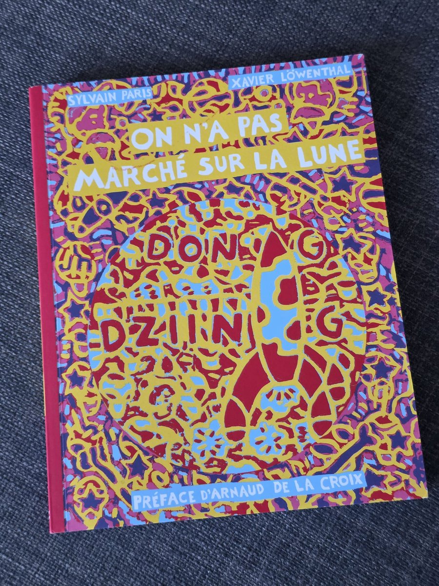 Un conjunto de microensayos sobre la obra de Hergé que obliga a cambiar las ideas y ver al joven reportero desde nuevas perspectivas. A veces forzado, otras inspirado, pero siempre interesante. 
Edita @la5ecouche