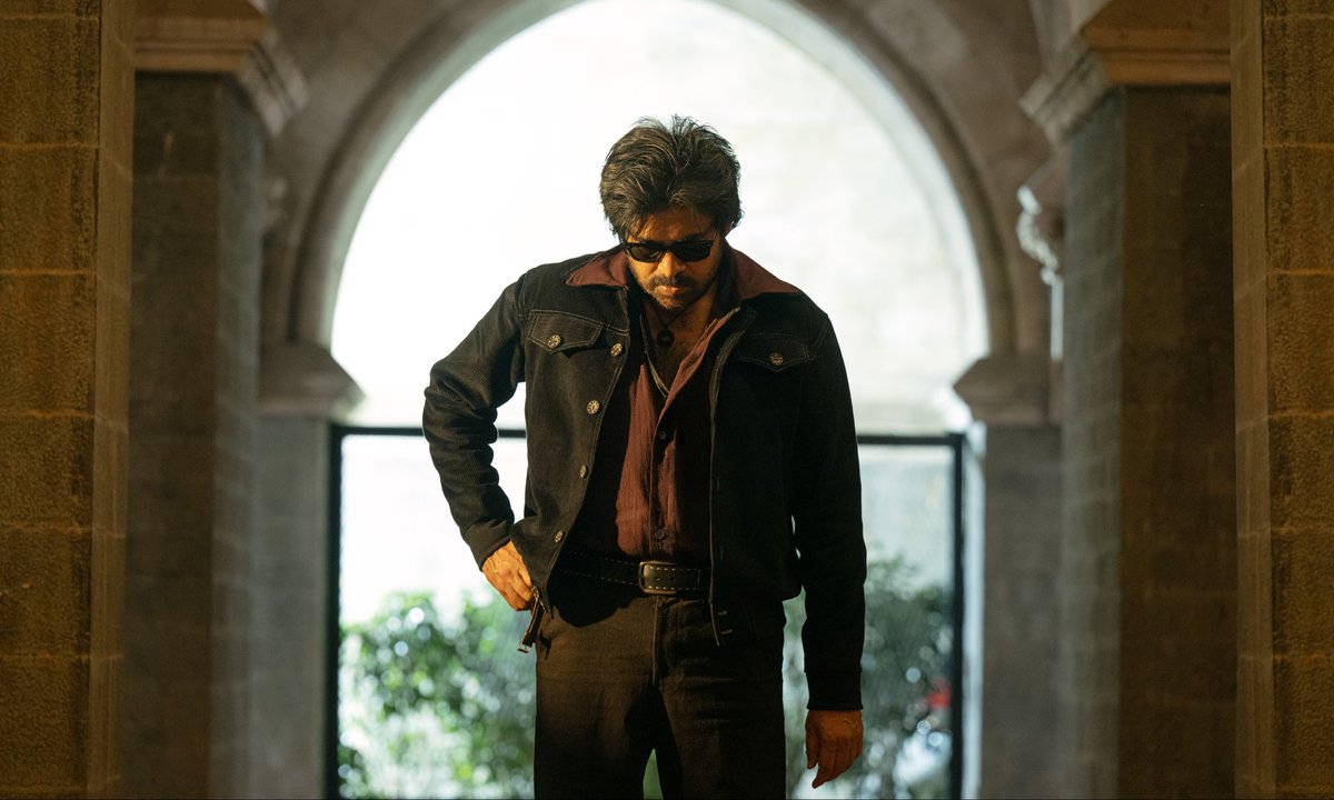 telugufilmnagar's tweet photo. SWAG in its supreme form 💣🔥

#PawanKalyan #OG #TheyCallHimOG #TeluguFilmNagar https://t.co/9sk5zS2S6O