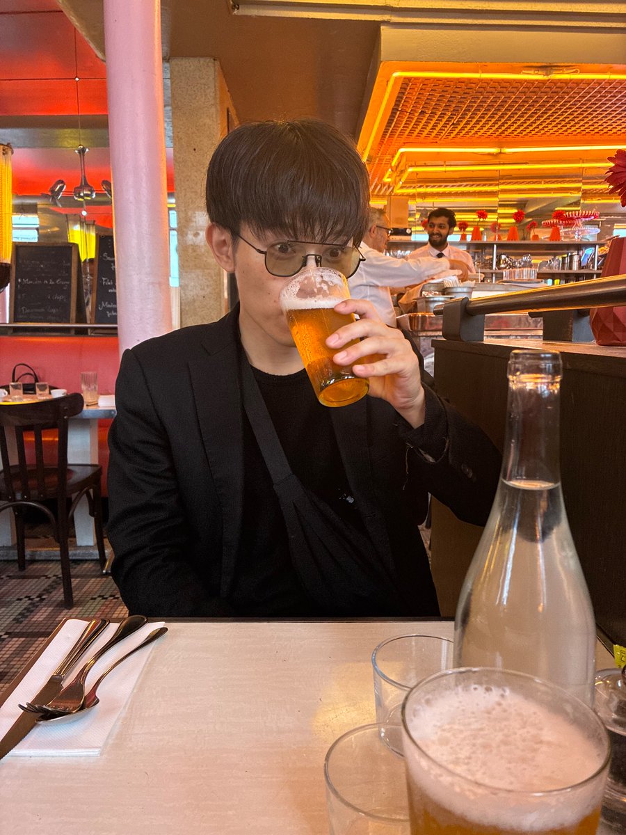 yako_suresure's tweet photo. 仏飲酒シリーズ(ワイン飲めよ) https://t.co/KW9zguPErk