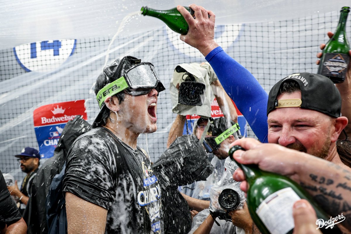 Dodgers's tweet photo. NL Champs! https://t.co/T0pKW9dAMM