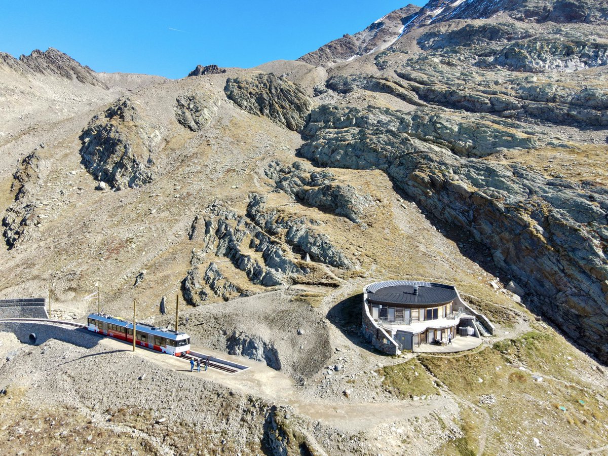 HISTORIQUE.
Marguerite au Nid d’Aigle. 🚂

Une première montée, symbole d’un nouvel élan pour le Tramway du Mont-Blanc.

#hautesavoie 
<a href="/Dep_74/">Département de la Haute-Savoie</a> <a href="/Saint_Gervais/">Saint-Gervais</a>