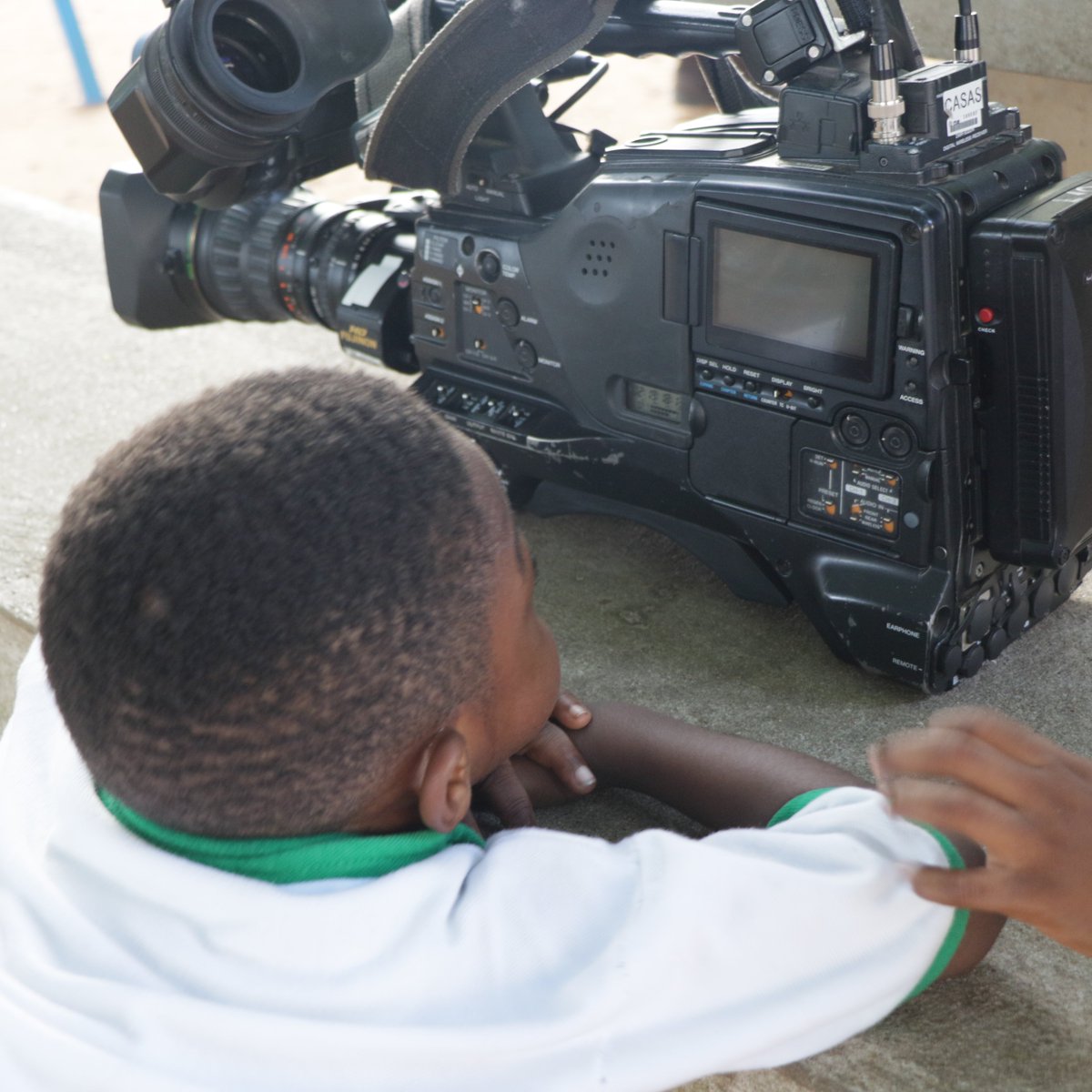 📢Recuerda, mañana #Domingo 19 de octubre, nuevo programa de #PuebloDeDios: 'Calles de esperanza en Abiyán', en #CostaDeMarfil . Te dejamos el detrás de las cámaras.
⏰¿A qué hora? a las 11:30h (hora peninsular), en
<a href="/la2_tve/">La 2</a> <a href="/rtve/">RTVE</a> <a href="/rtveplay/">RTVE Play</a> <a href="/tveint_europa/">TVE Internacional Europa</a> , con
<a href="/ManosUnidasONGD/">Manos Unidas ONGD</a>