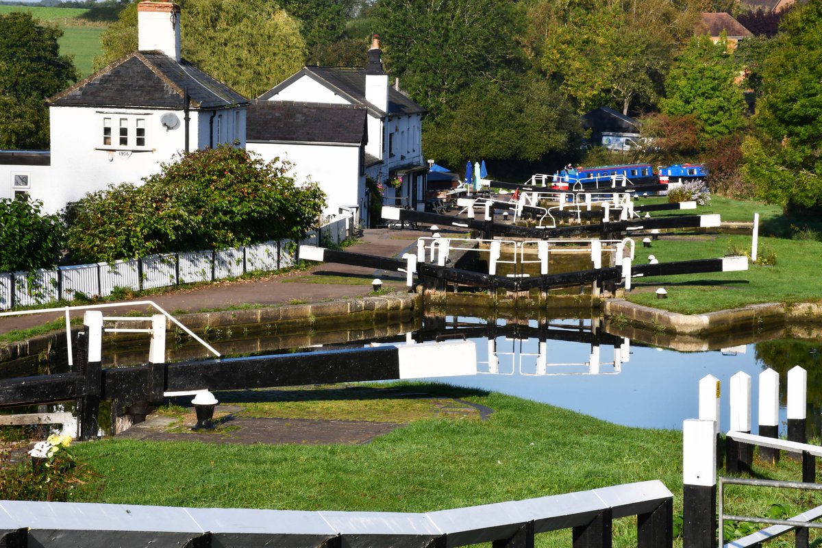 retired_tom's tweet photo. My photos from #October 2023
#CanalRiverTrust #GrandUnionCanal #Soulbury #ThreeLocks #Lock #Bridge #Narrowboat #Reflections
#Canals & #Waterways can provide #Peace & #calm for your own #Wellbeing #Lifesbetterbywater #KeepCanalsAlive https://t.co/boApn4Nkd4