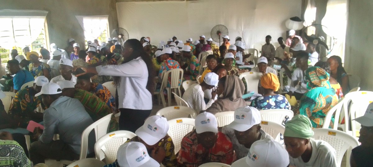 Revoir le système éducatif béninois et l'adapter aux réalités actuelles. Cette proposition est plusieurs fois revenue dans le point des échanges entre les jeunes. Ils portent un plaidoyer aux autorités nationales à travers celles locales qui écoutent attentivement.
#JED