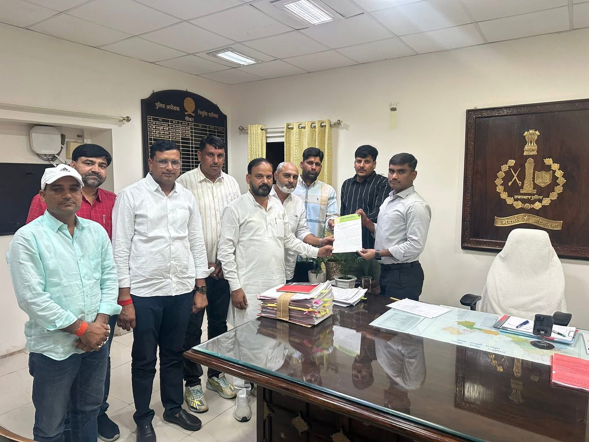 VikashPachar_'s tweet image. कल राष्ट्रीय लोकतांत्रिक पार्टी के सक्रिय कार्यकर्ता हरीश खीचड़ के साथ हुए जानलेवा हमले के विरोध में पार्टी के प्रतिनिधि मंडल ने आज पुलिस अधीक्षक सीकर को ज्ञापन प्रेषित कर अपराधियों को शीघ्र गिरफ़्तार करने की माँग की,पुलिस अधीक्षक ने आश्वस्त किया कि मामले की गंभीरता को देखते हुए…