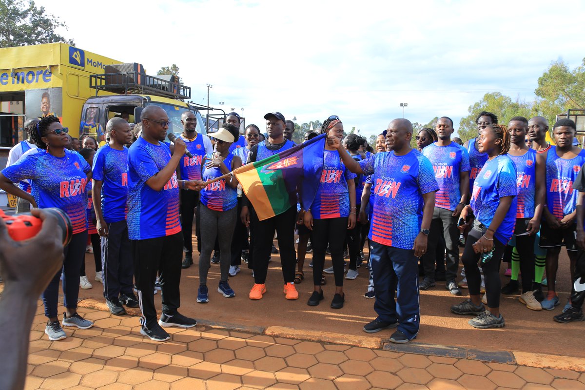 Our 'Chief Runner' Governor <a href="/GKitakule/">Geoffrey M. Kitakule</a> alongside the UCU Chaplain, Canon Paul Wasswa flag off the runners. #UCURun #UCUTuitionRun