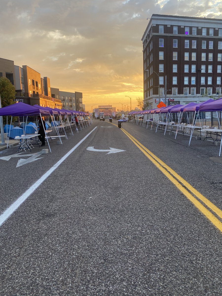 Tune in live at 9 am w <a href="/KMOV/">KMOV</a> to learn about today's DV Awareness Rally &amp; Walk happening today from 10-2 in the Grove!

<a href="/2def_initiative/">Diamond Diva Empowerment Foundation(2D.E.F.)</a> will be interviewed to tell you all about the day!