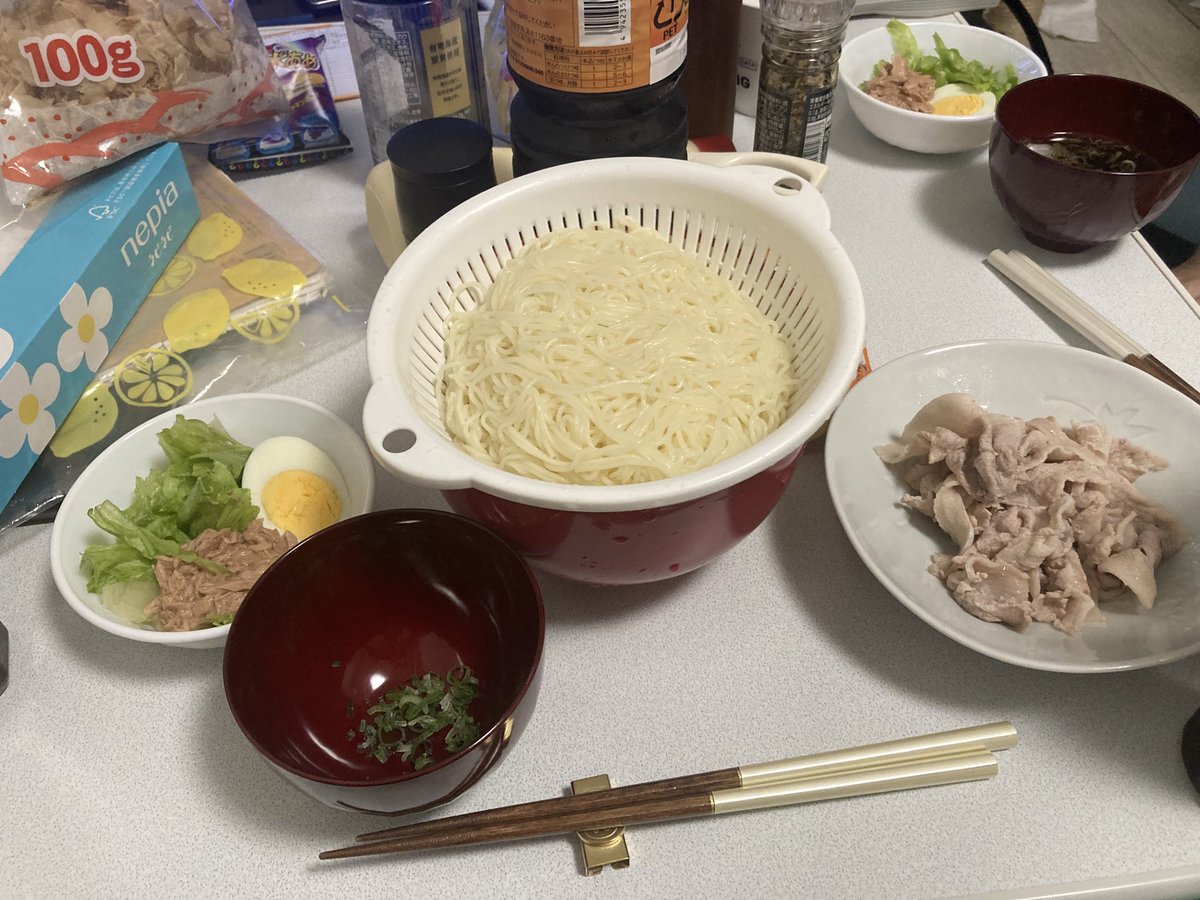 10/17

11:00
梨
昨日のトースト残り
プロテイン
みたらし団子
ｶﾍｵﾚ

昼
ピザ1切れ
もらいもののお菓子たち

19:00
レタスゆで卵ツナ　塩
そうめん薬味増し
豚しゃぶ