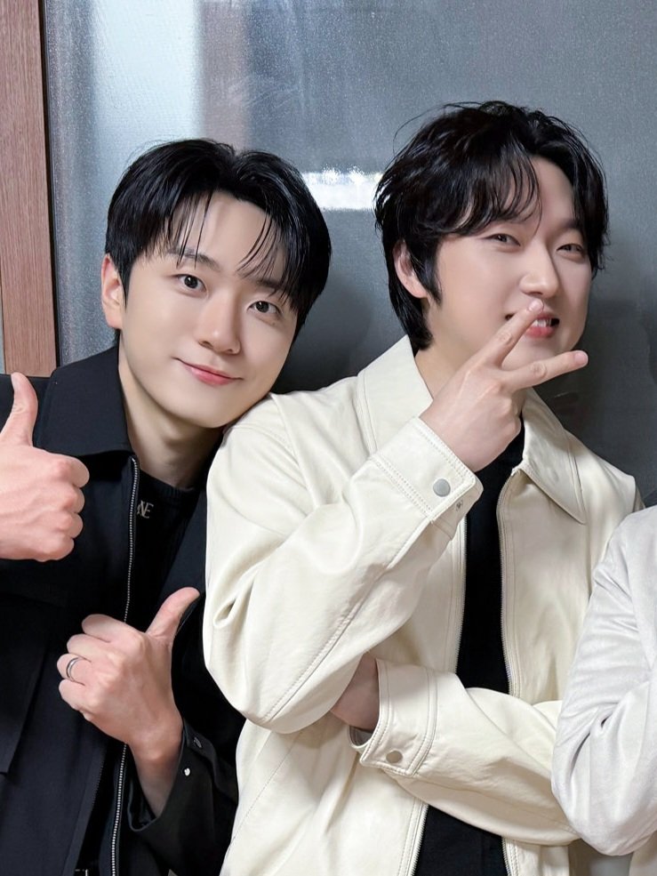 본인이 쟈근줄 아는 대형댕댕이같아 귀여워ㅜ