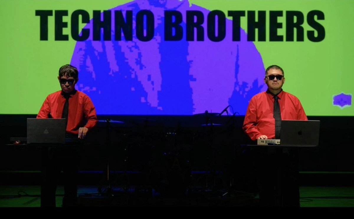 テクノブラザーズ‼️
明日10月19日サウンドクロス in 大田原でLIVEやります‼️
会場はトコトコ大田原‼️
野外なので映像はナシですがこれまでどこでも演ってない最高のセトリでお送りします‼️
聴いてください‼️
楽しんでください‼️
踊って下さい‼️
テクノブラザーズが帰ってきます‼️
どうぞお楽しみに‼️