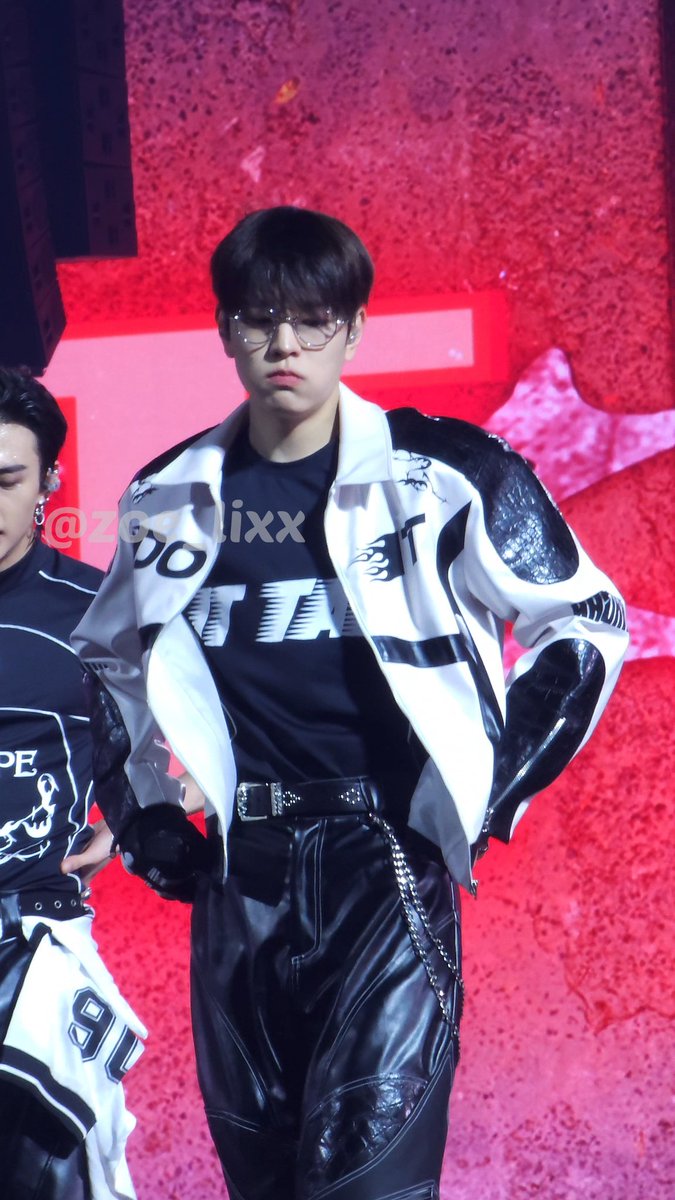 ksmhourly's tweet photo. The pout!!!!! I'm melting 😭😭😭😭 https://t.co/v1edxMHc0o