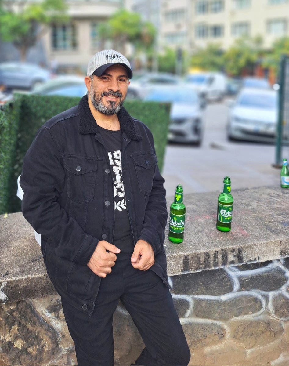 "Futbol ne yaa? Holigan gibi..." dedikten sonra kendini maç öncesi parka atan ben...

#Beşiktaş #siyahbeyaz #matchday