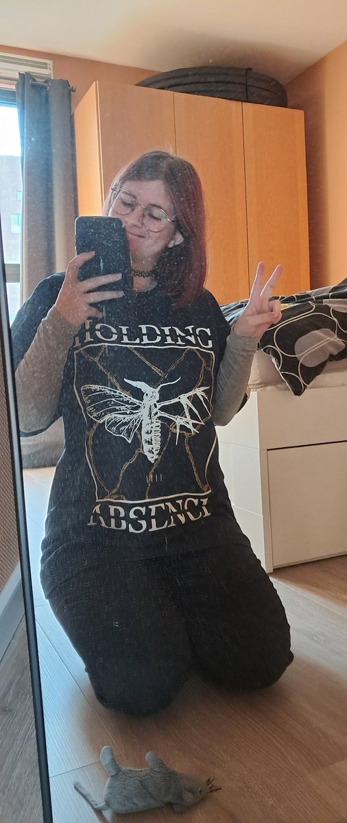 Doootjeee's tweet image. Bringing my new The Hundred Club/Holding Absence merch out to its first Enter Shikari gig tonight 🥺