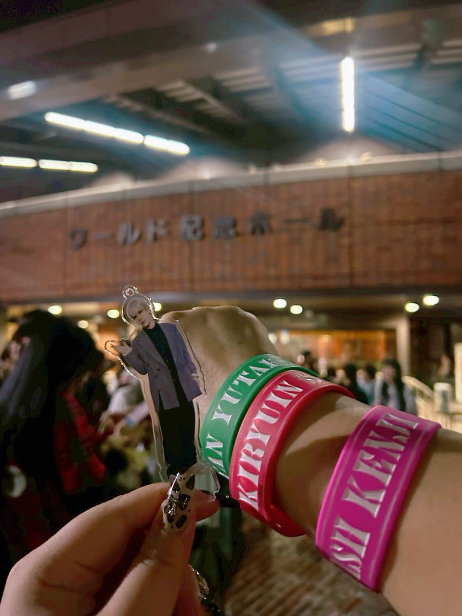 神戸初日はアリーナサイド席🥹1列目がなくて実質5列目🤭端っこだった