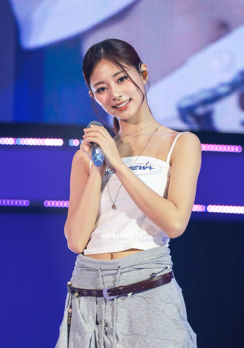 TWICE_MM1020's tweet photo. 251018 프리뷰 #쯔위

💙💙💙
#트와이스  #TWICE #TZUYU #子瑜 #ツウィ #abouTZU #RunAway
@JYPETWICE https://t.co/mPbhIRI2Xi