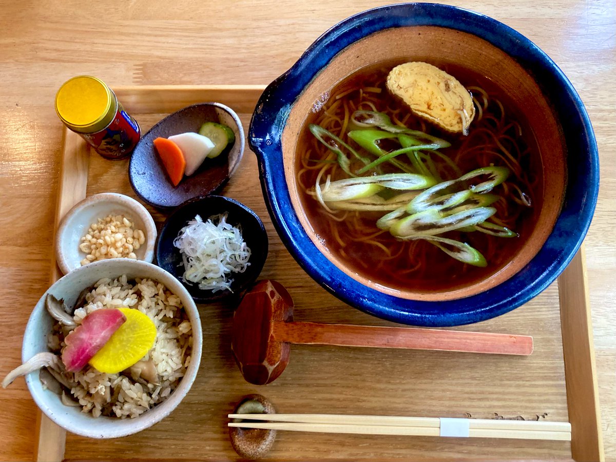 TOTOTOcamp's tweet image. 滋賀

甲賀市

『 手打ちそば 玄庵のぶ 』再来店✨️

かけ 十割蕎麦 × かやくご飯

美味しかった😋

 #滋賀
 #甲賀市
 #健康食
 #グルメ
 #十割蕎麦
 #蕎麦