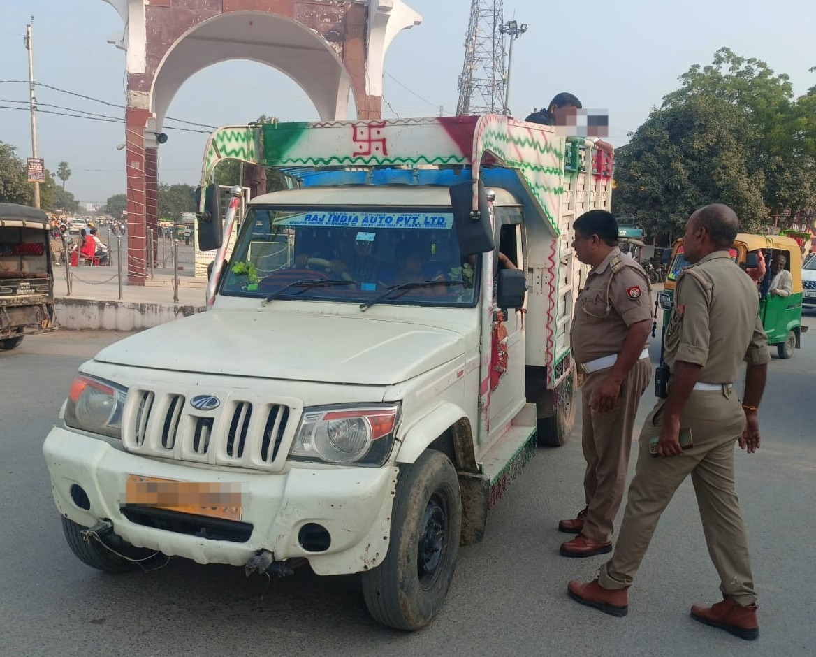Chandauli Police (@chandaulipolice) on Twitter photo #SP_Cdi <a href="/langeh_ips/">Aditya Langeh IPS</a> के निर्देशन में यातायात पुलिस टीम द्वारा चेकिंग के दौरान बिना हेलमेट के-153 वाहन, नो पार्किंग-10 वाहनों, तीन सवारी वाले-12 व जातिसूचक/पदसूचक शब्दों का प्रयोग करने वाले-08 वाहन सहित कुल 203 वाहनों का यातायात के अन्य धाराओं में की गई चालान की कार्यवाही। #SP_Cdi <a href="/langeh_ips/">Aditya Langeh IPS</a> के निर्देशन में यातायात पुलिस टीम द्वारा चेकिंग के दौरान बिना हेलमेट के-153 वाहन, नो पार्किंग-10 वाहनों, तीन सवारी वाले-12 व जातिसूचक/पदसूचक शब्दों का प्रयोग करने वाले-08 वाहन सहित कुल 203 वाहनों का यातायात के अन्य धाराओं में की गई चालान की कार्यवाही।