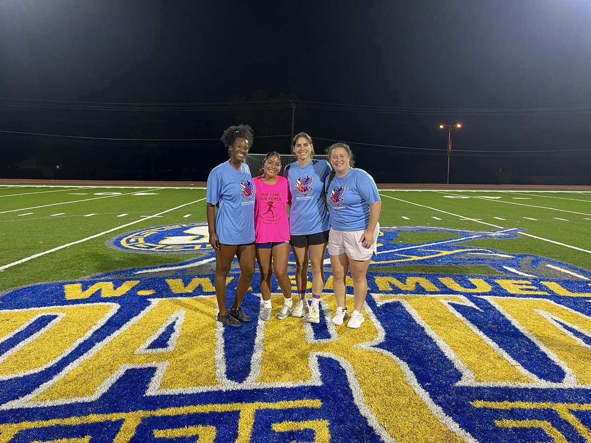 RubyGarzaDISD's tweet image. Thank you to the @dallasschools @wwsamuell @SamuellSoccer Valles coaches and @SteveDavis90 for their partnership to bring together a Pink-out Soccer Clinic led by female International soccer players from Mexico 🇲🇽 and Panama 🇵🇦 ⚽️🩷 @Region1DISD @THuittDISD @LauraRubioGarza