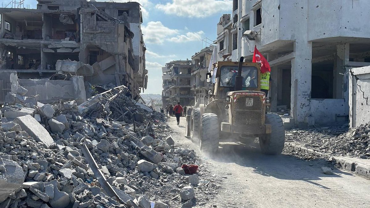 ConflictTR's tweet photo. 🔴 İHH, Gazze'de enkaz kaldırma ve temizlik çalışmalarına başladı. https://t.co/ApvUQbRNq4