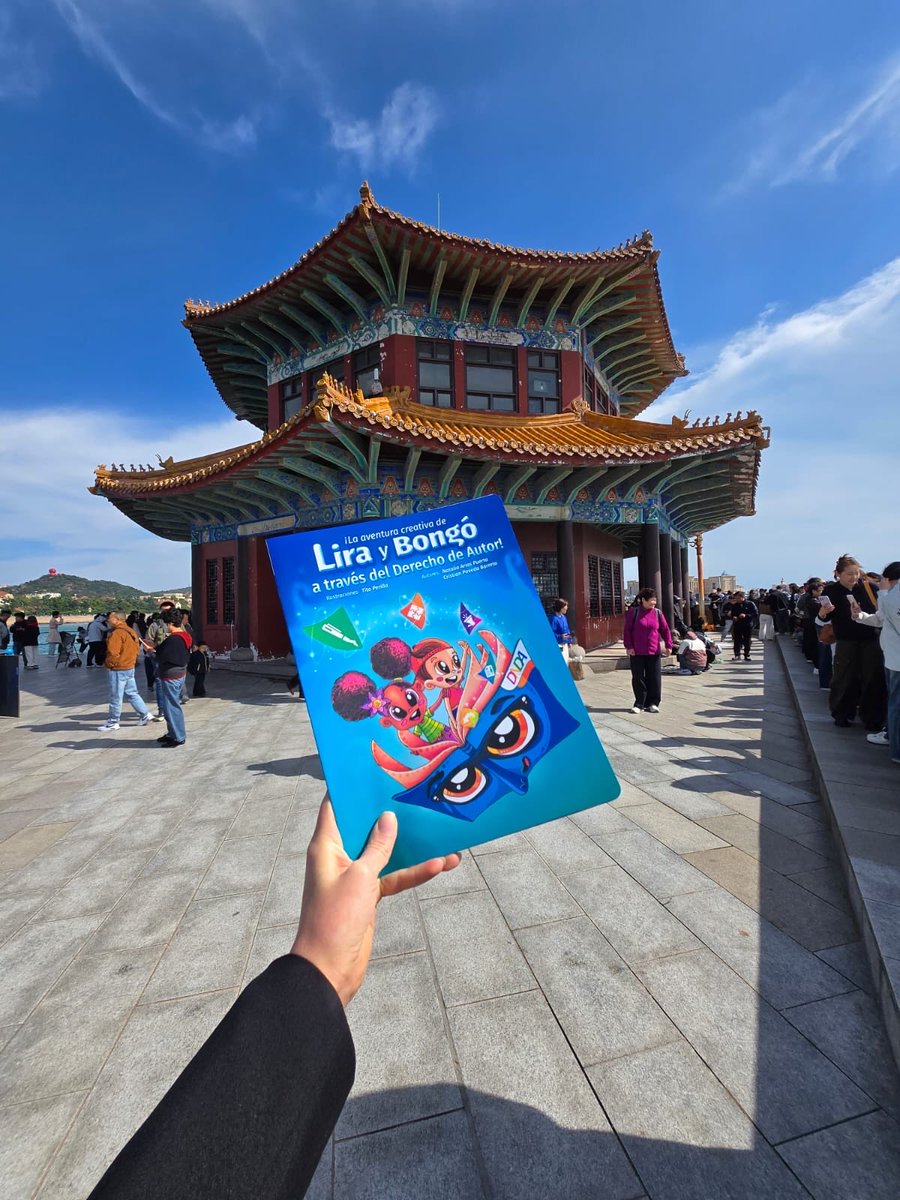 Derechodeautor's tweet photo. 📚🌏 “La aventura creativa de Lira y Bongó a través del Derecho de Autor” de la DNDA llegó a China 🇨🇳
¡La creatividad colombiana cruza fronteras! 🎨✨
#LiraYBongó #DNDA #DerechoDeAutor https://t.co/wKRSAgL8Pi