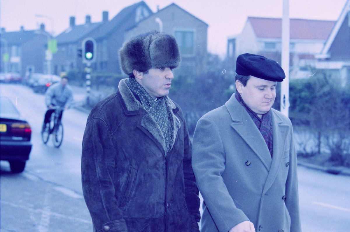 Garry Kasparov and his second, Yury Dokhoian (1964-2021), pictured in Wijk aan Zee, 20th January 2001.
Kasparov played in Wijk aan Zee three times - in 1999, 2000 &amp; 2001.  On each occasion he finished in 1st place.
(📷: noord-hollandsarchief.nl.) #chess
