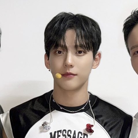 뵤 . . 🤍 완전 아토아빵이