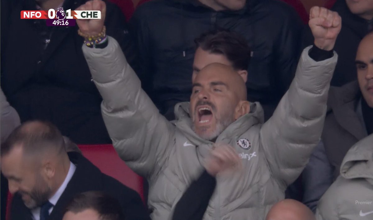 akuahwritess's tweet image. This man would be running on the pitch if he wasn’t suspended 🤣🤣🤣
