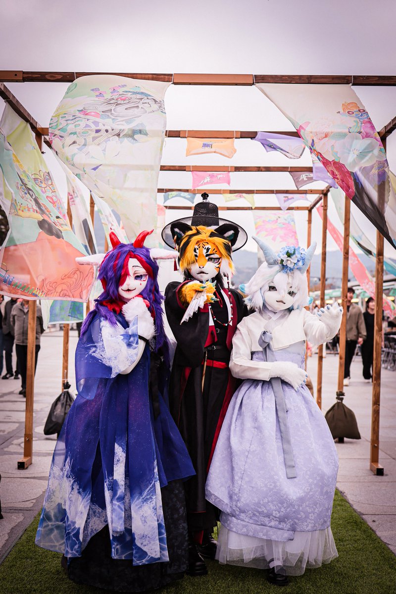 한복이 예쁜~

🐾<a href="/Lede_goat/">레데</a> <a href="/seadogwal/">海犬 🔜 레비벅스</a> <a href="/Furledeal_/">희빈 Heevin🦋 ➡️ Levybucks</a>