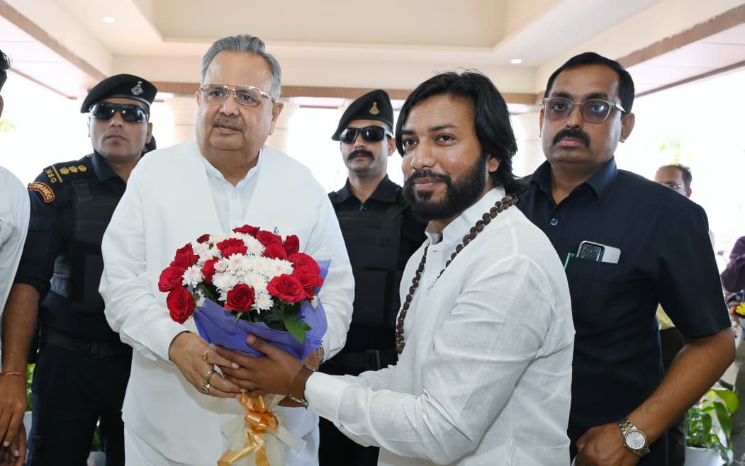 drramansingh's tweet image. आज माननीय मुख्यमंत्री श्री @vishnudsai जी एवं खाद्य मंत्री श्री @DayalDasBaghel जी के साथ कौशल विकास मंत्री श्री @Khushwantguru जी के नवा रायपुर स्थित निवास के गृह प्रवेश कार्यक्रम में सम्मिलित हुआ।
इस अवसर पर उनके पूज्य पिता, राजागुरु व धर्मगुरु गुरु बालदास साहेब जी के जन्मदिवस…