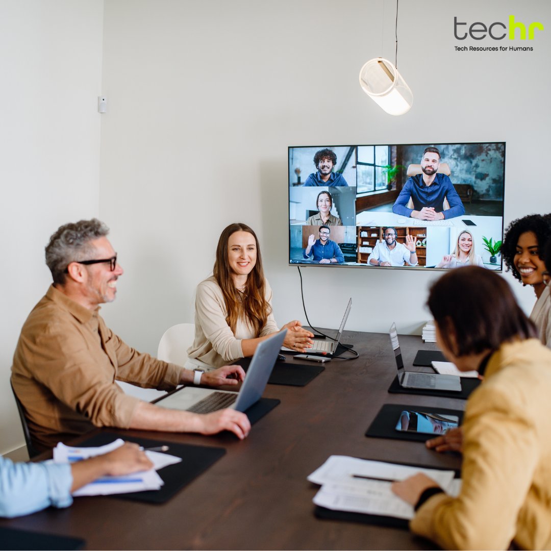 gotechr_'s tweet image. This article explores 5 ways in which proximity bias negatively affects remote employees, as well as what leaders can do to mitigate it. hubs.la/Q03NGj0g0

#proximitybias #companyculture